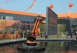 中國機器人產業聯盟副秘書長陳家良出席KUKA中國新工廠開業典禮